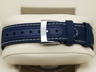 GENTS OMEGA SPEEDMASTER SNOOPY 50TH ANNIVERSARY 42mm 50m STAINLESS STEEL SILVER DIAL UNWORN 2026 UK B&P