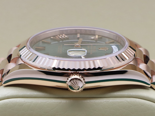 ROLEX DAY-DATE 40mm 18ct ROSE GOLD 228235 OLIVE GREEN ROMAN NUMERAL DIAL WARRANTY 2024 UK B&P