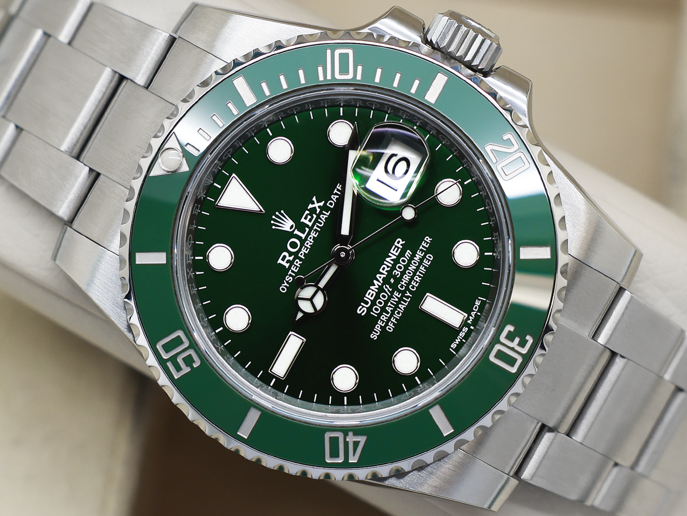 GENTS ROLEX GENTS ROLEX SUBMARINER DATE HULK 40mm 116610LV STAINLESS STEEL WARRANTY STICKERS 2018 UK B&P