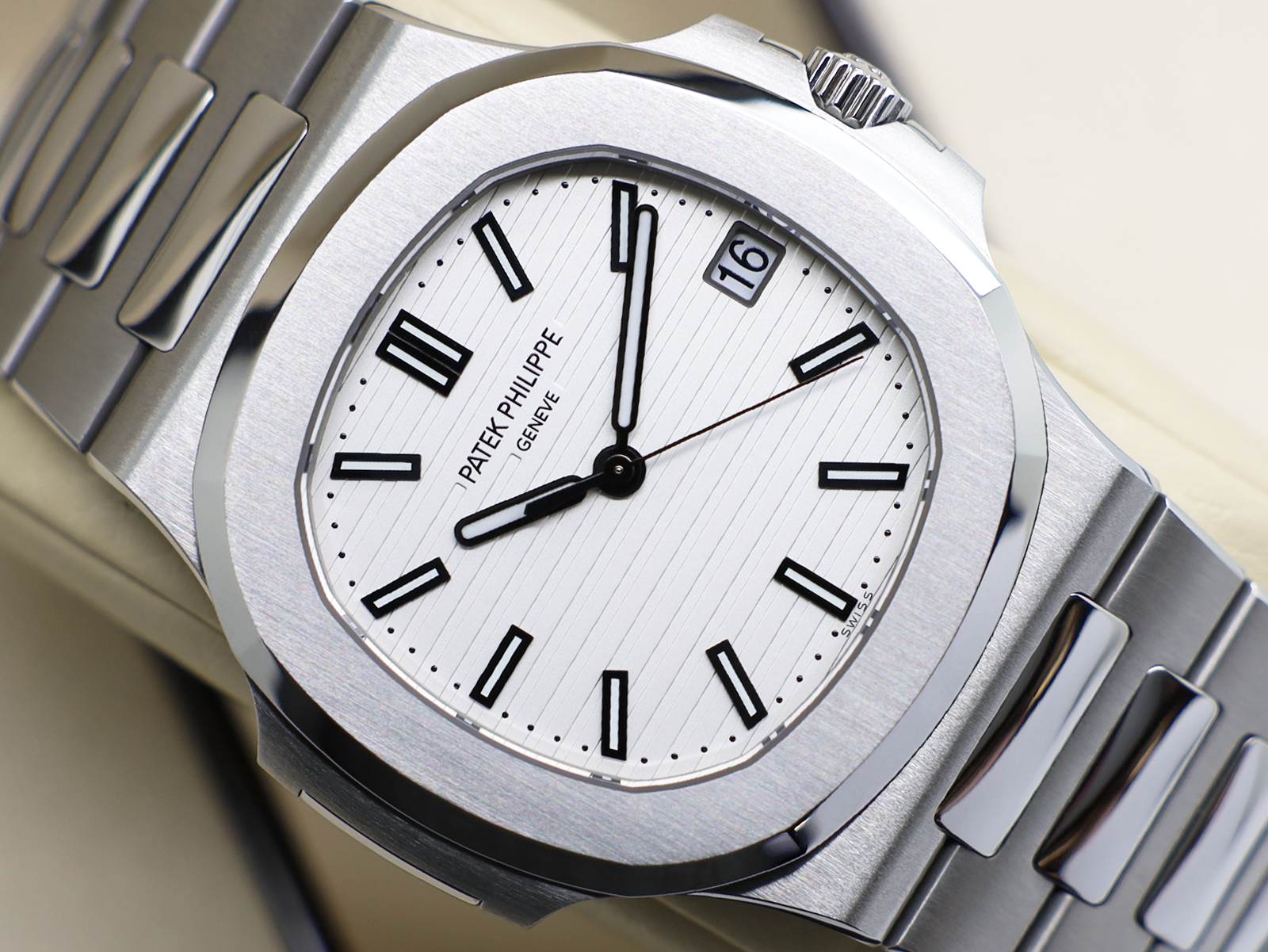 Patek Philippe Nautilus 40mm - Stainless Steel Watches